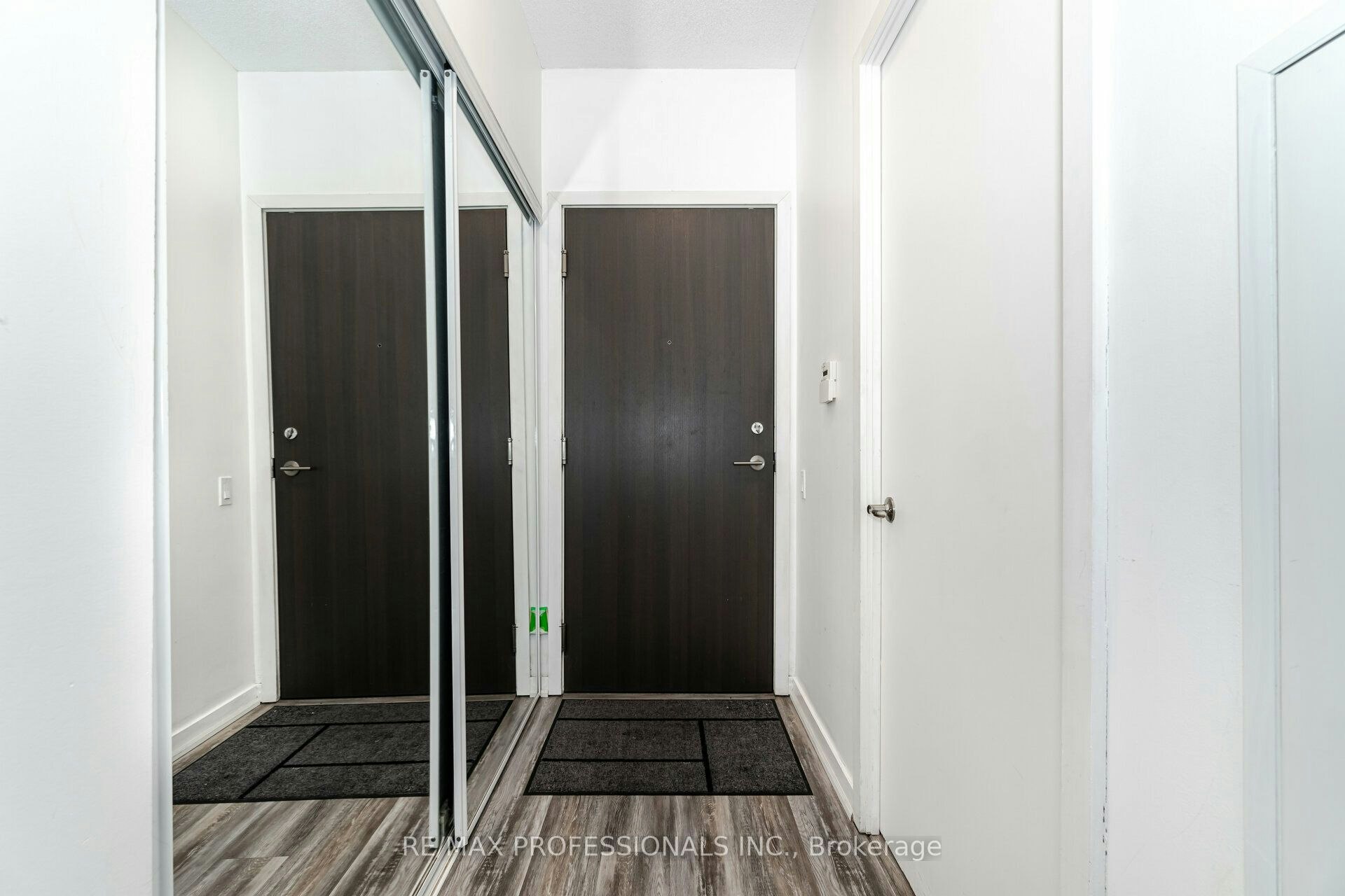 810-103 The Queensway Avenue, Toronto, ON, M6S 5B3 - 17