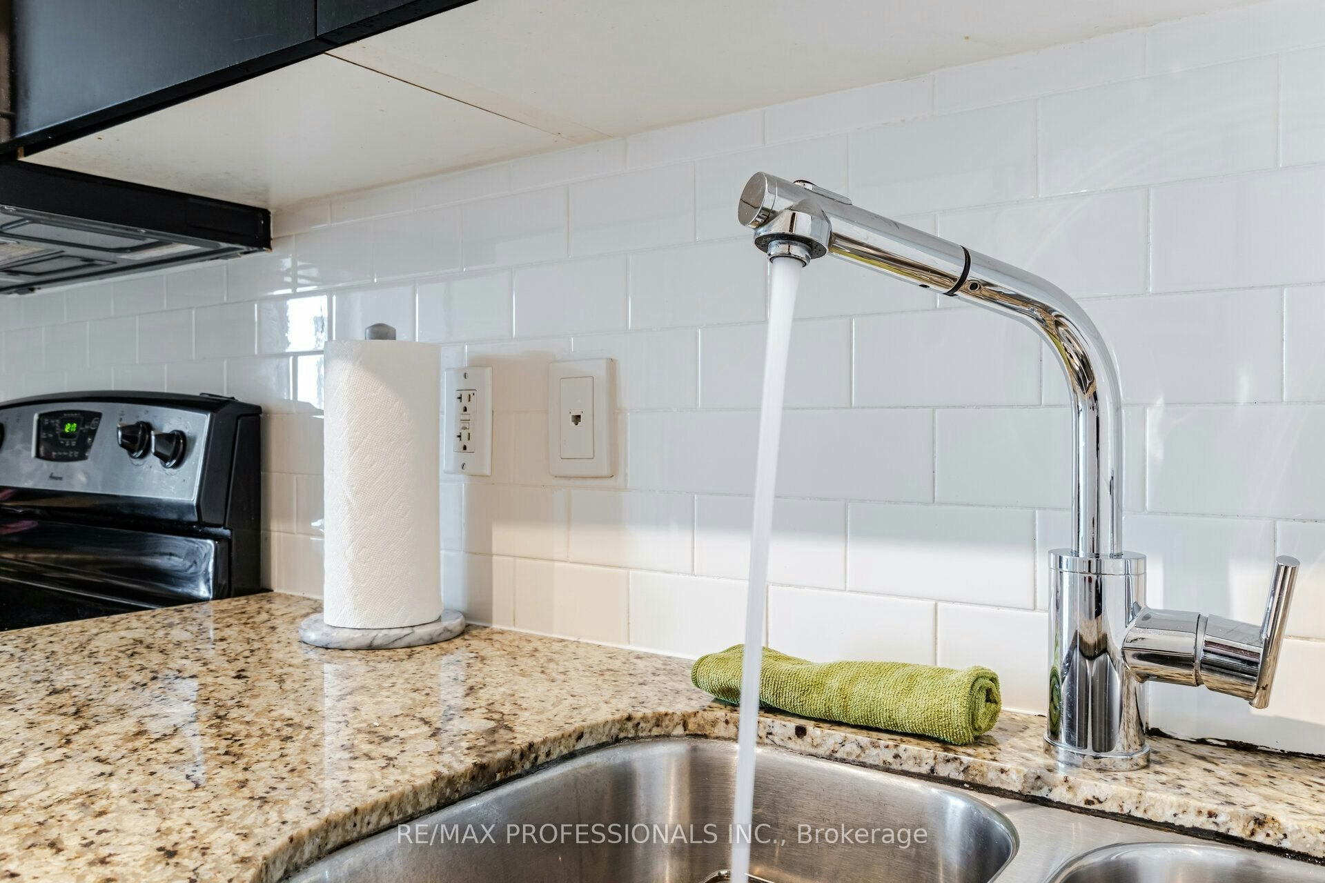 810-103 The Queensway Avenue, Toronto, ON, M6S 5B3 - 7