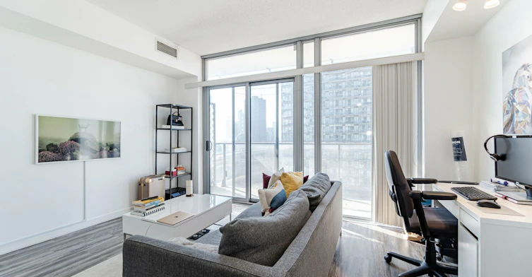 810-103 The Queensway Avenue, Toronto, ON, M6S 5B3