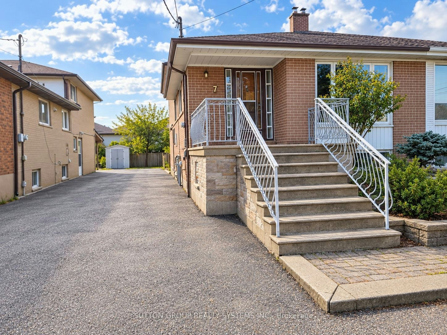 7 Pecan Court, Toronto, ON, M3L 1R6
