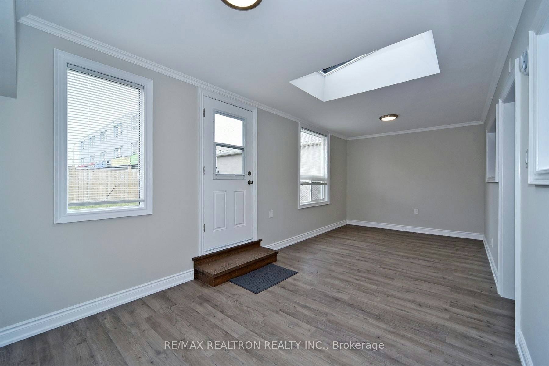 Ground-1 Enid Crescent, Toronto, ON, M6B 1R9 - 18