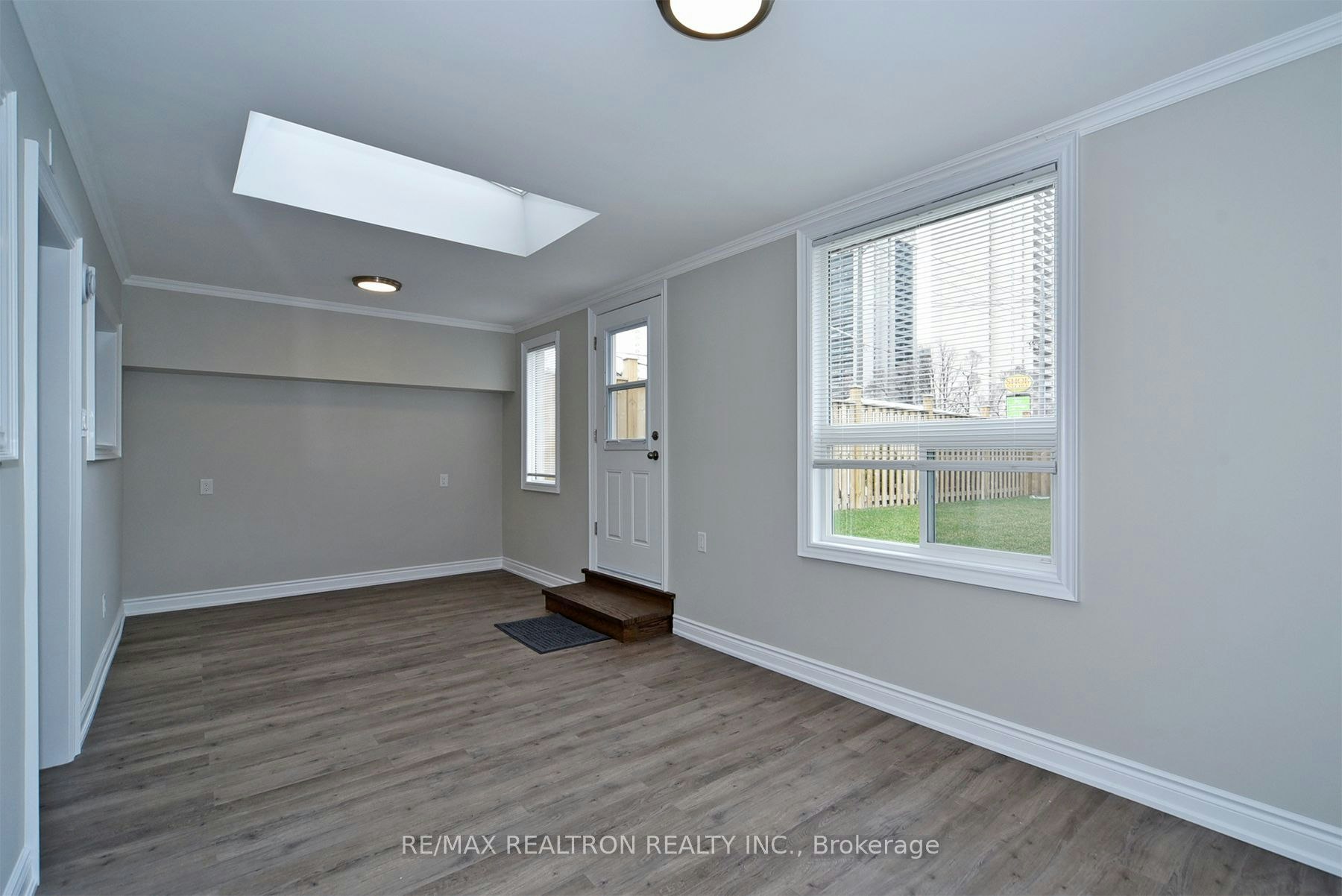 Ground-1 Enid Crescent, Toronto, ON, M6B 1R9 - 20