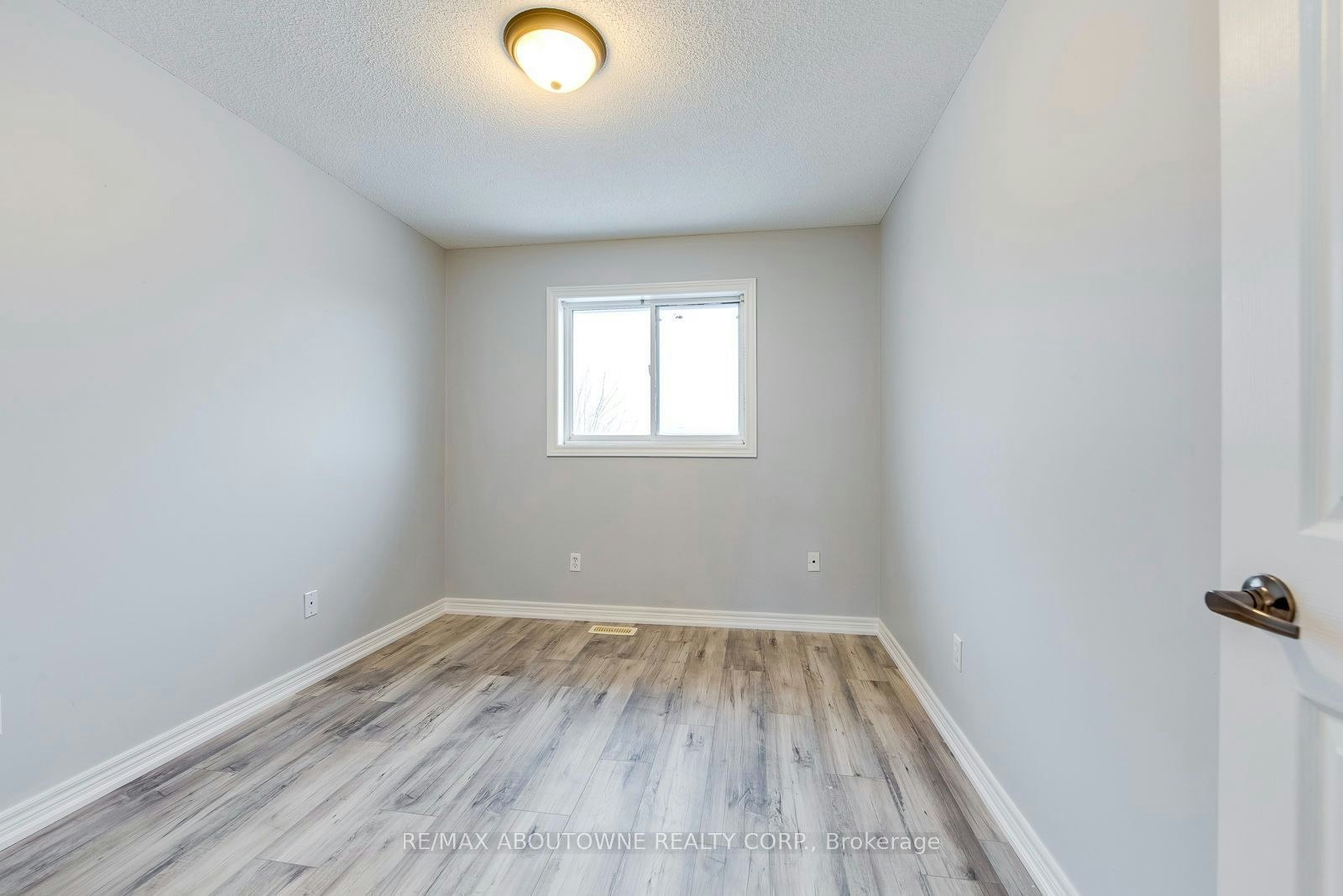 5160 Bird Boulevard, Burlington, ON, L7L 7J4 - 8