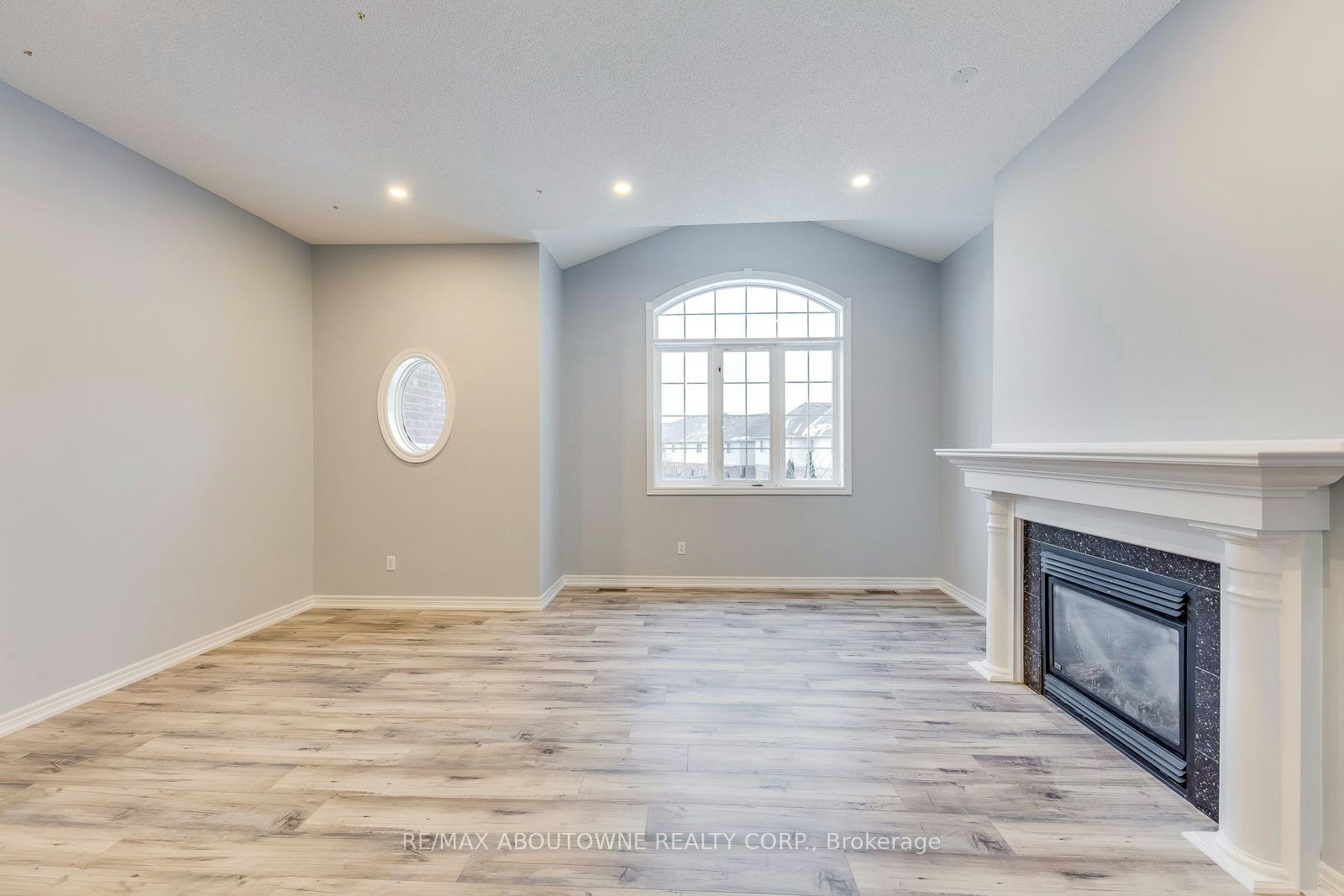 5160 Bird Boulevard, Burlington, ON, L7L 7J4 - 6