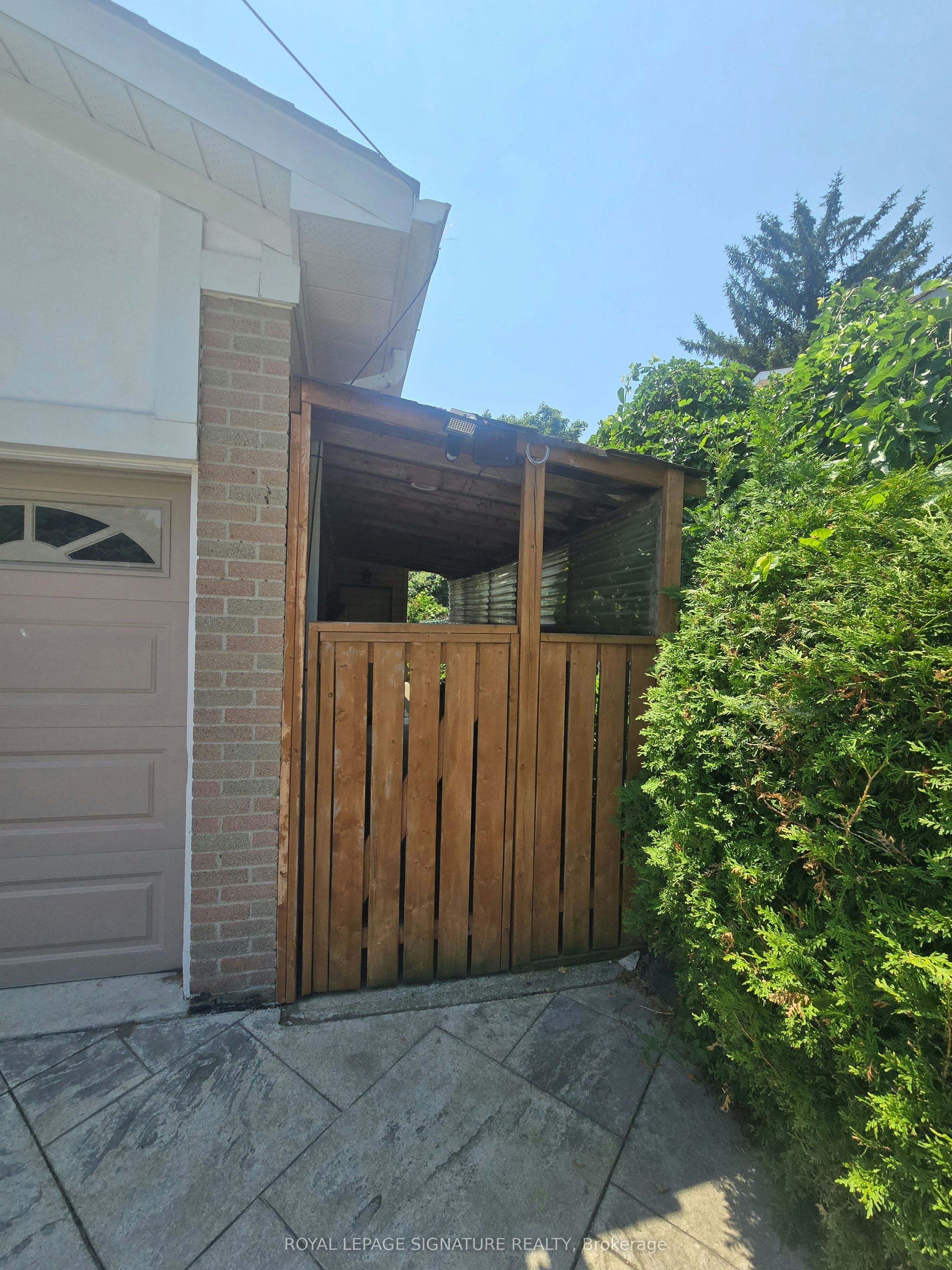 BSMT-285 Fiona Terrace, Mississauga, ON, L5A 3E5 - 3