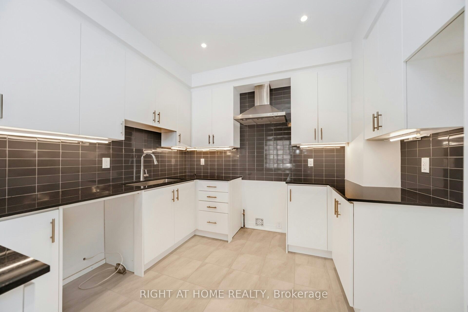 15 Kings Hill Drive, Brampton, ON, L7A 0B8 - 11