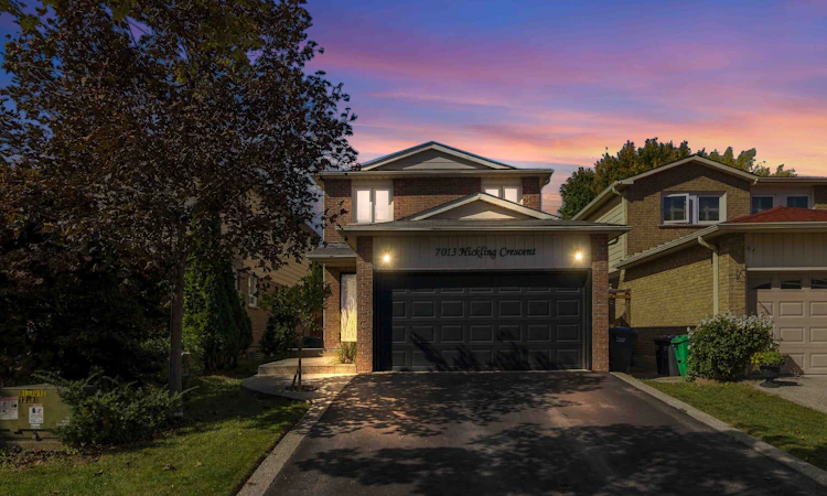 7013 Hickling Crescent