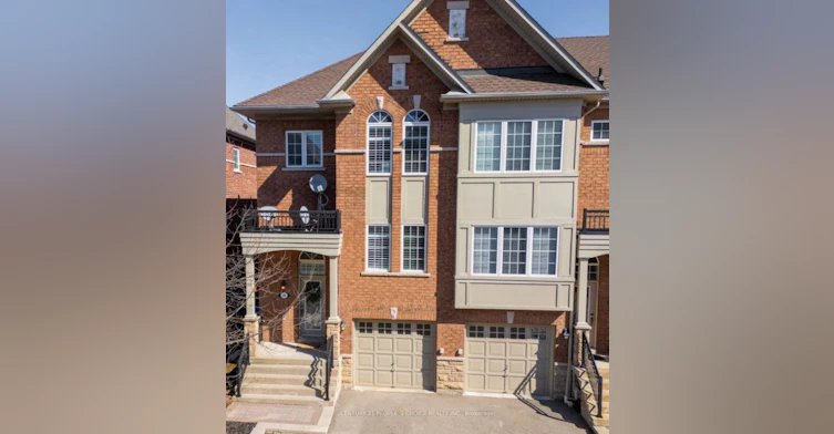 24-230 Paisley Boulevard W, Mississauga, ON, L5B 0C5