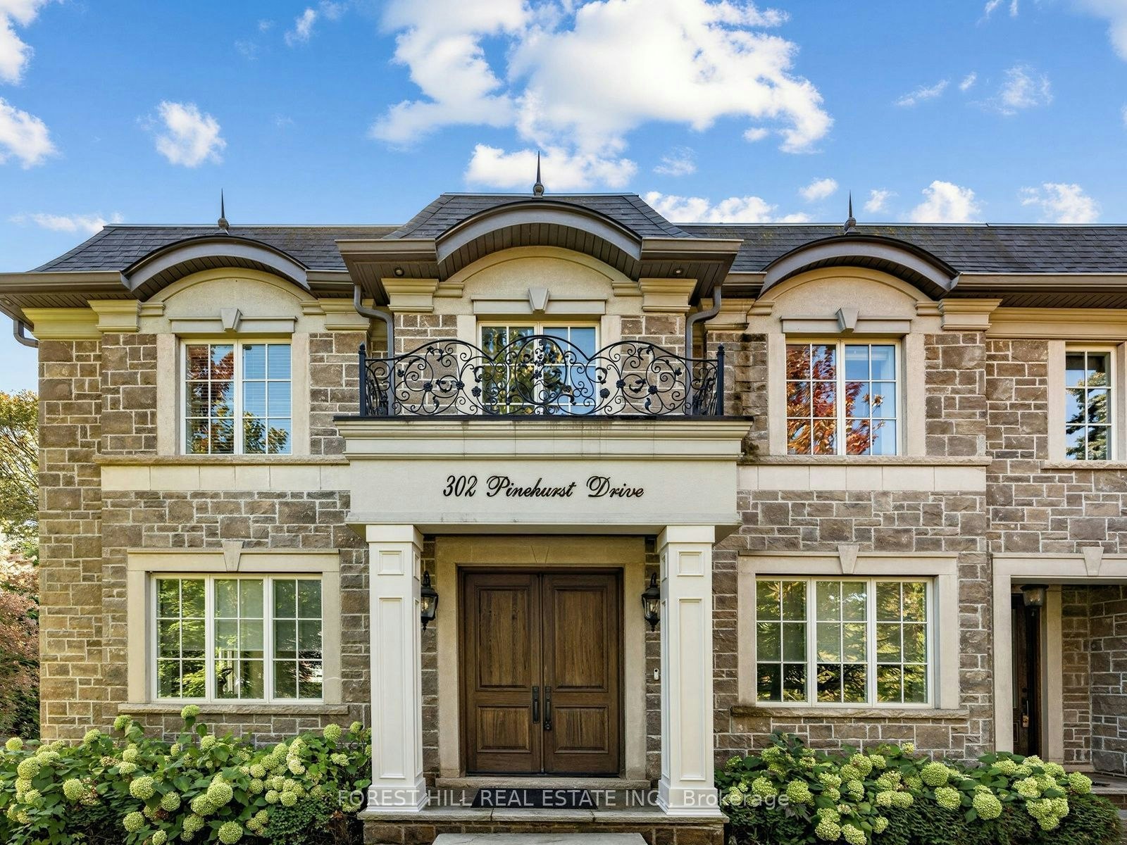 302 Pinehurst Drive W, Oakville, ON, L6J 4X3