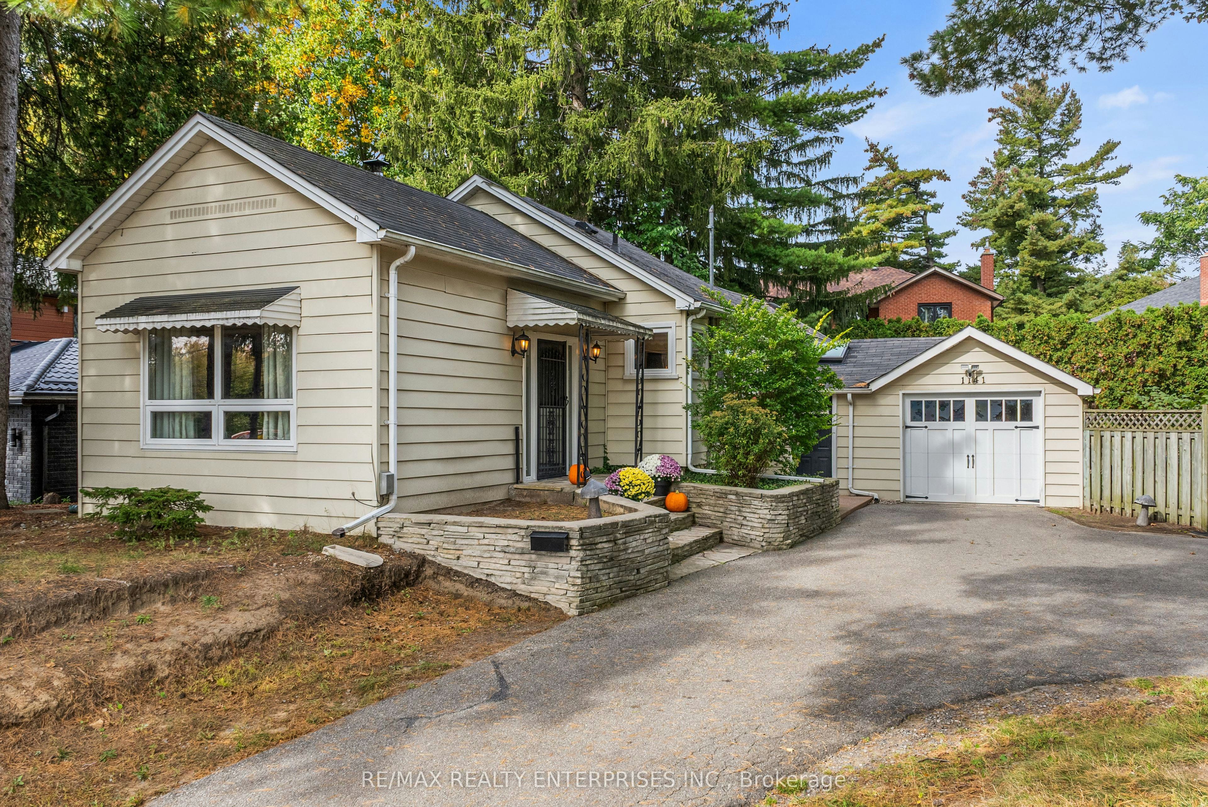 1141 Lakeshore Road W, Mississauga, ON, L5H 1J3