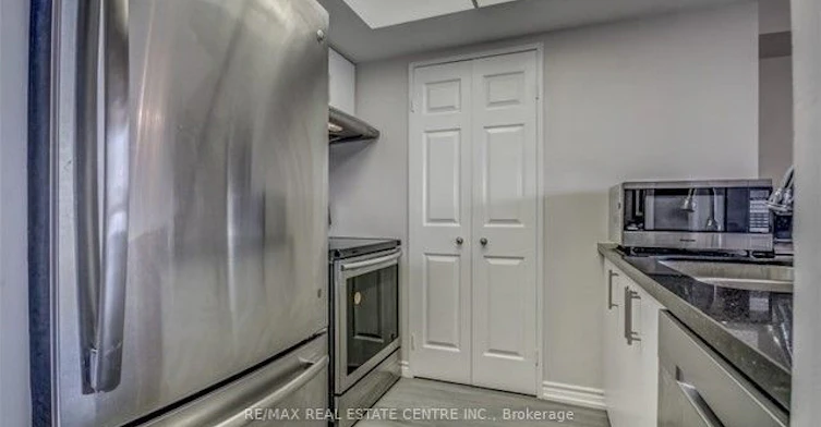 1908-285 Enfield Place, Mississauga, ON, L5B 4L8 - 4
