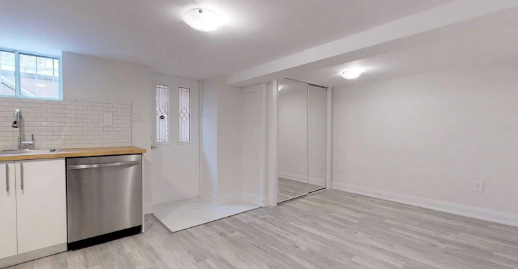Lower-126 Armstrong Avenue, Toronto, ON, M6H 1V8 - 3