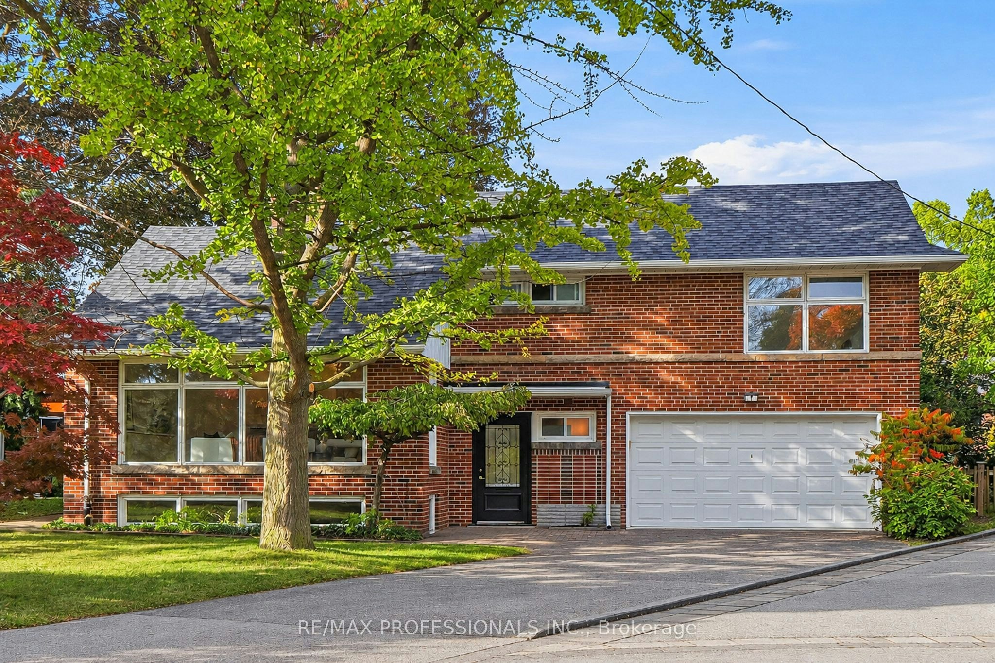 8 Northolt Court, Toronto, ON, M9A 3B1