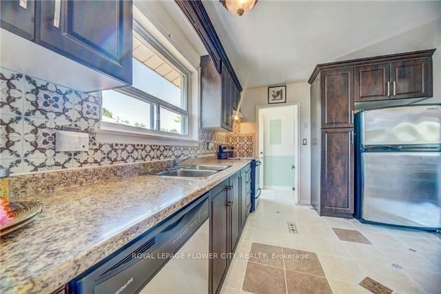 20 Dorward Drive, Toronto, ON, M9V 2J6 - 8
