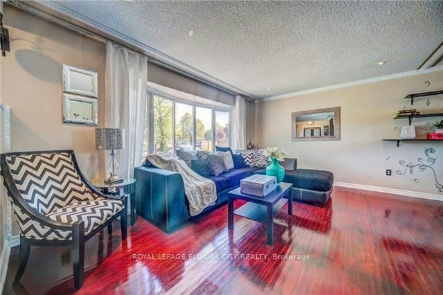 20 Dorward Drive, Toronto, ON, M9V 2J6 - 3
