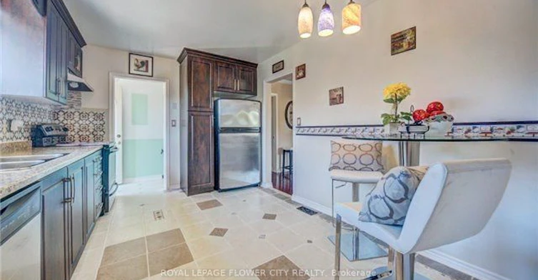 20 Dorward Drive, Toronto, ON, M9V 2J6 - 4