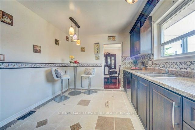 20 Dorward Drive, Toronto, ON, M9V 2J6 - 7