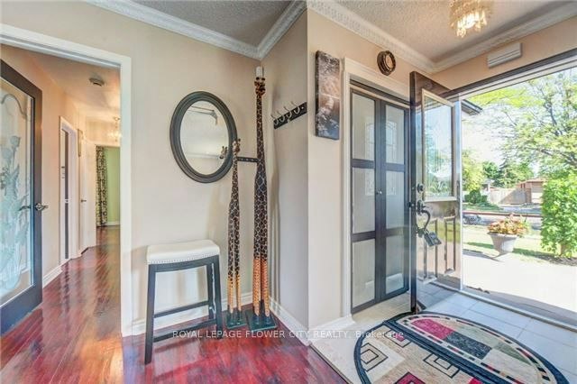 20 Dorward Drive, Toronto, ON, M9V 2J6 - 2