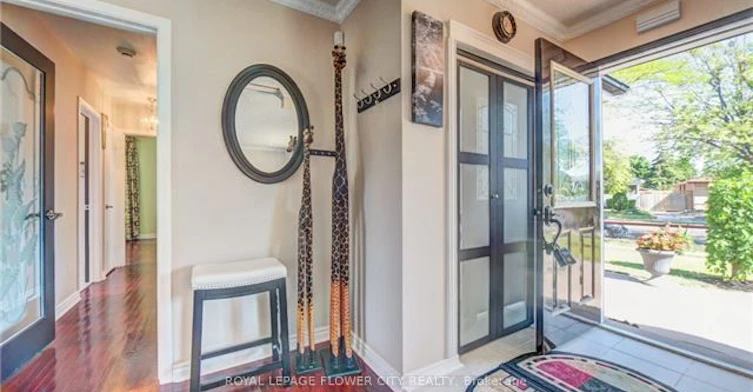 20 Dorward Drive, Toronto, ON, M9V 2J6 - 2