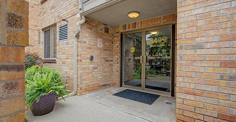 311-3499 Upper Middle Road, Burlington, ON, L7M 4M7 - 2