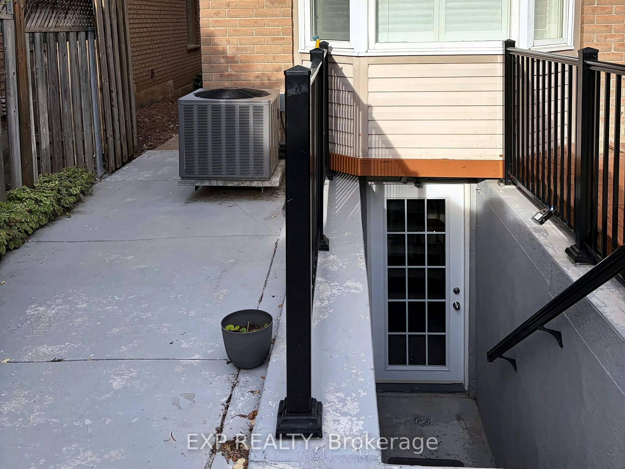 Basement-5896 Chorley Place, Mississauga, ON, L5M 5L7 - 5