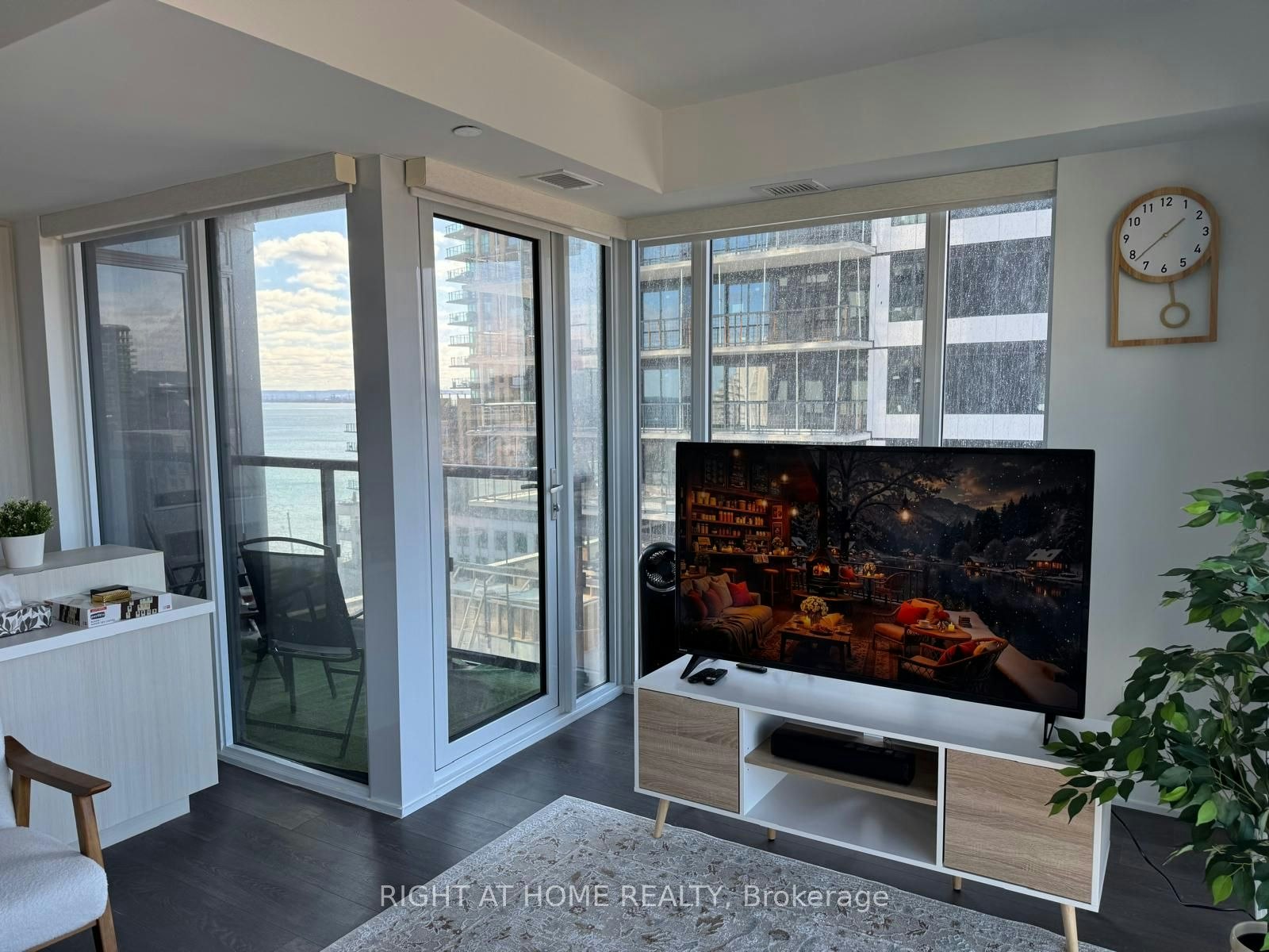810-370 Martha Street, Burlington, ON, L7R 0G9 - 4