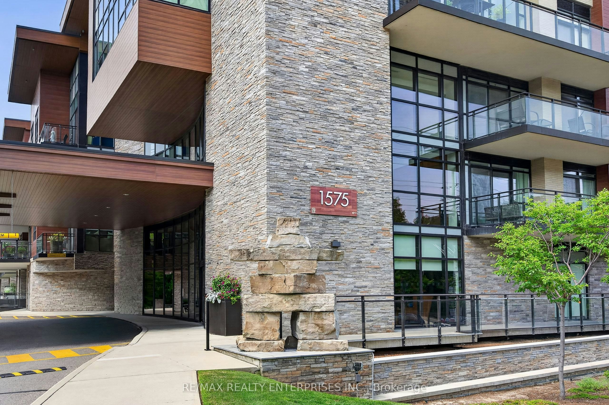 457-1575 Lakeshore Road W, Mississauga, ON, L5J 0B1 - 2