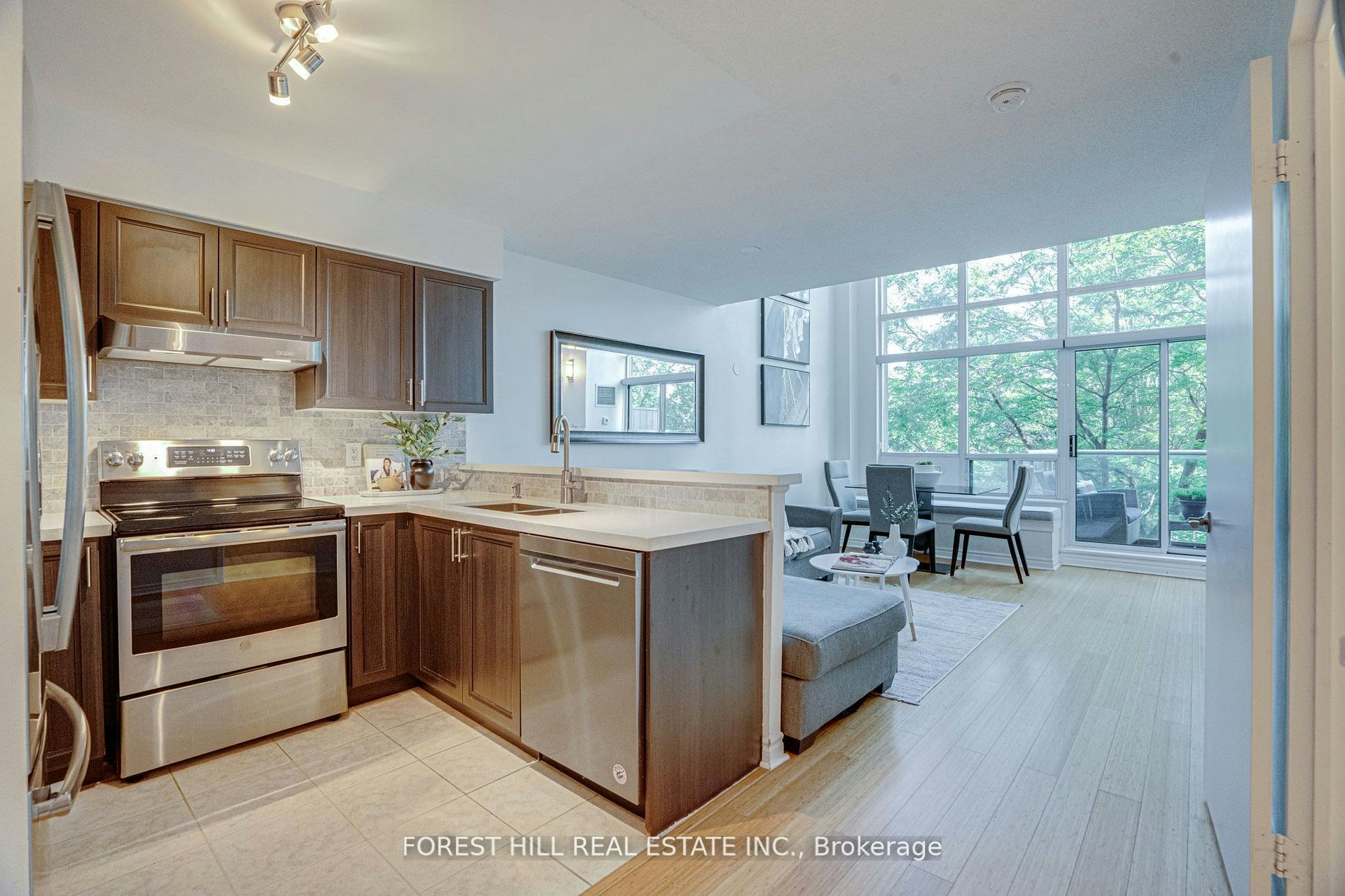 212-200 Manitoba Street, Toronto, ON, M8Y 3Y9