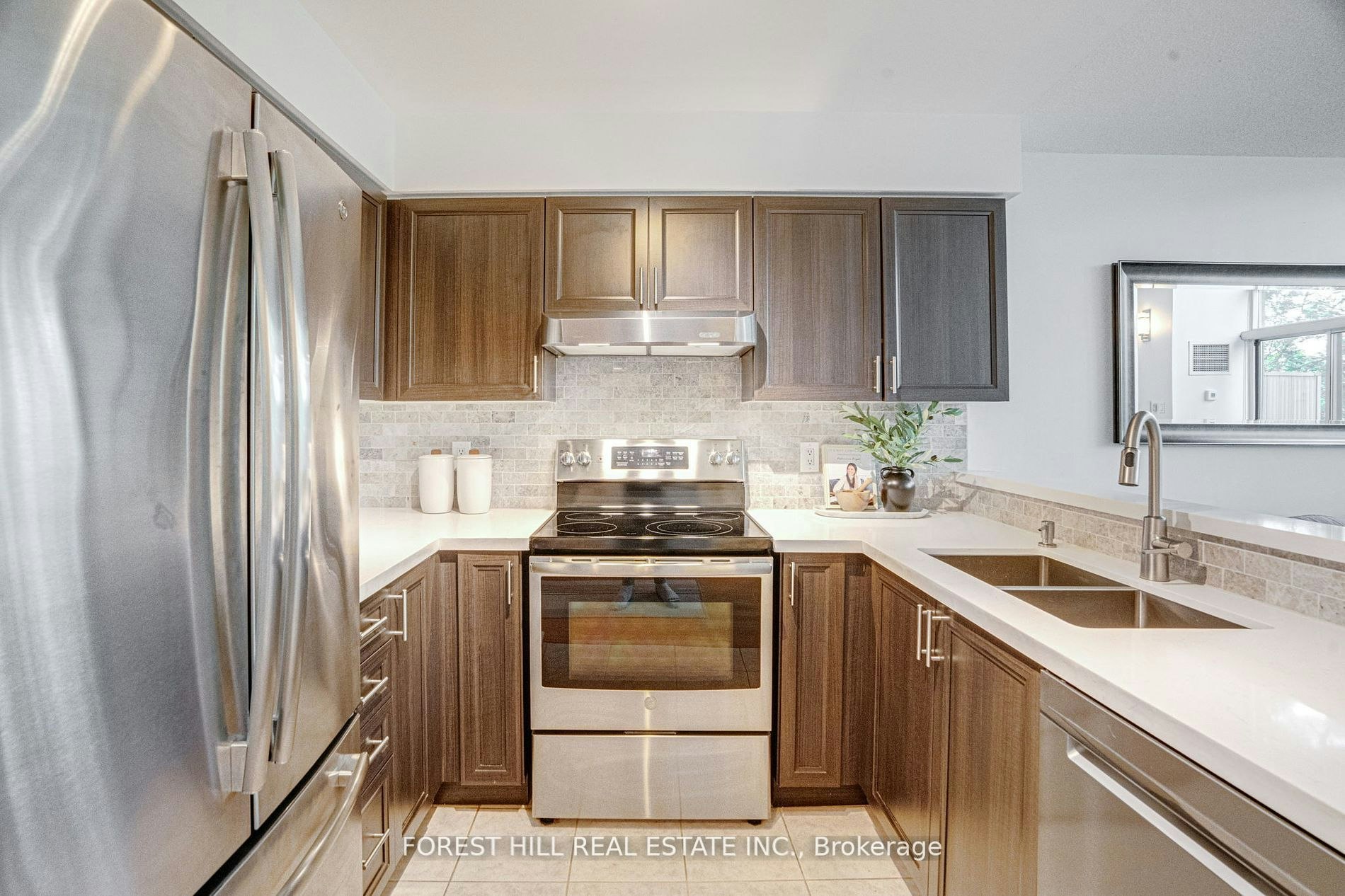 212-200 Manitoba Street, Toronto, ON, M8Y 3Y9 - 5