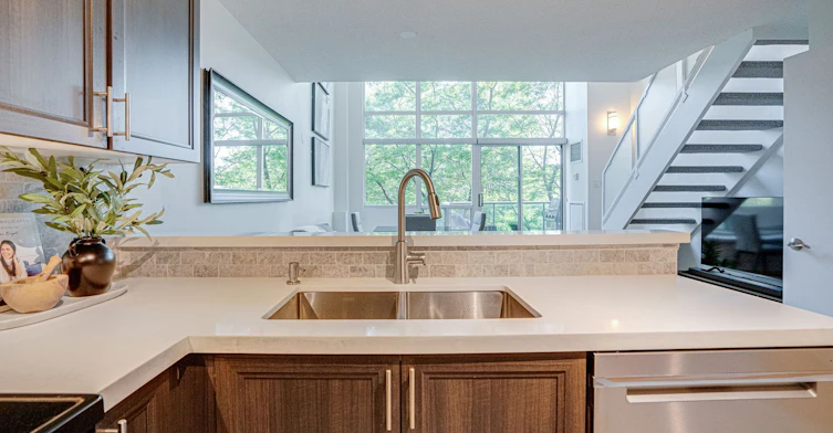 212-200 Manitoba Street, Toronto, ON, M8Y 3Y9 - 6