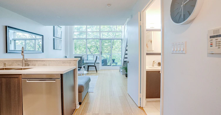 212-200 Manitoba Street, Toronto, ON, M8Y 3Y9 - 2