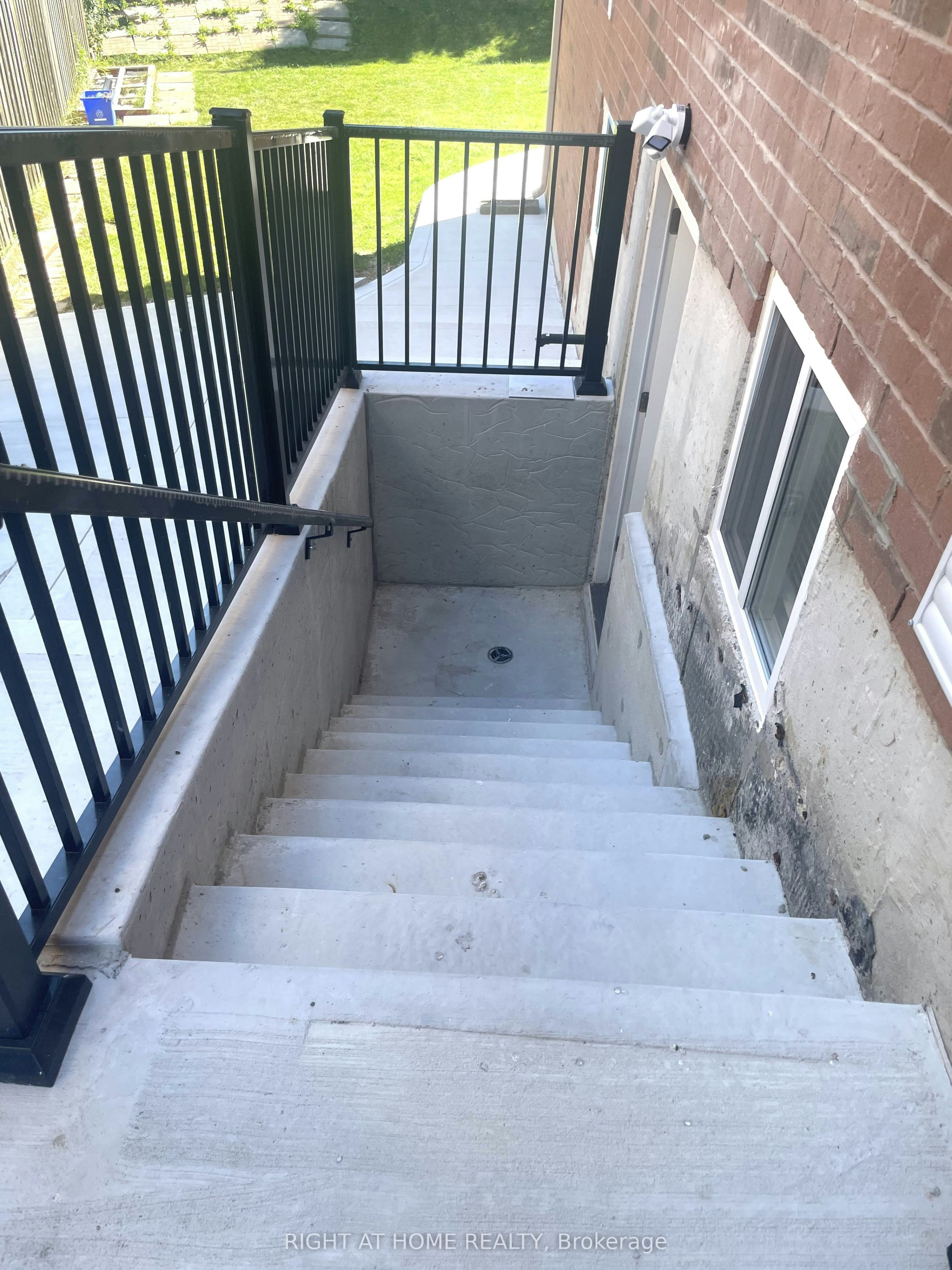 Unit #2 (Bsmt)-11 Herdwick Street, Brampton, ON, L6S 6L6 - 9