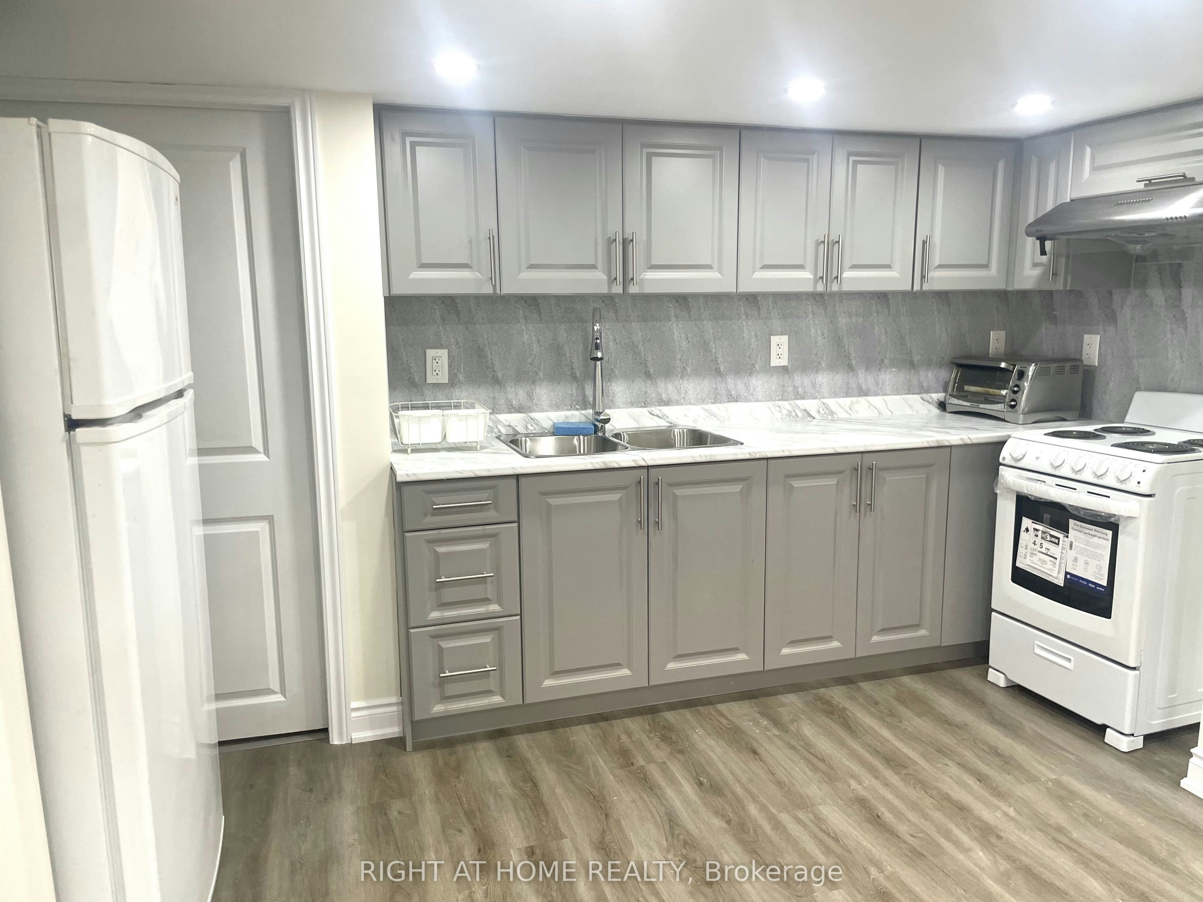 Unit #2 (Bsmt)-11 Herdwick Street, Brampton, ON, L6S 6L6