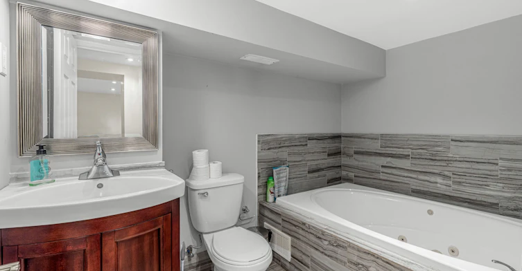 26 Algonquin Avenue, Toronto, ON, M6R 1K7 - 34