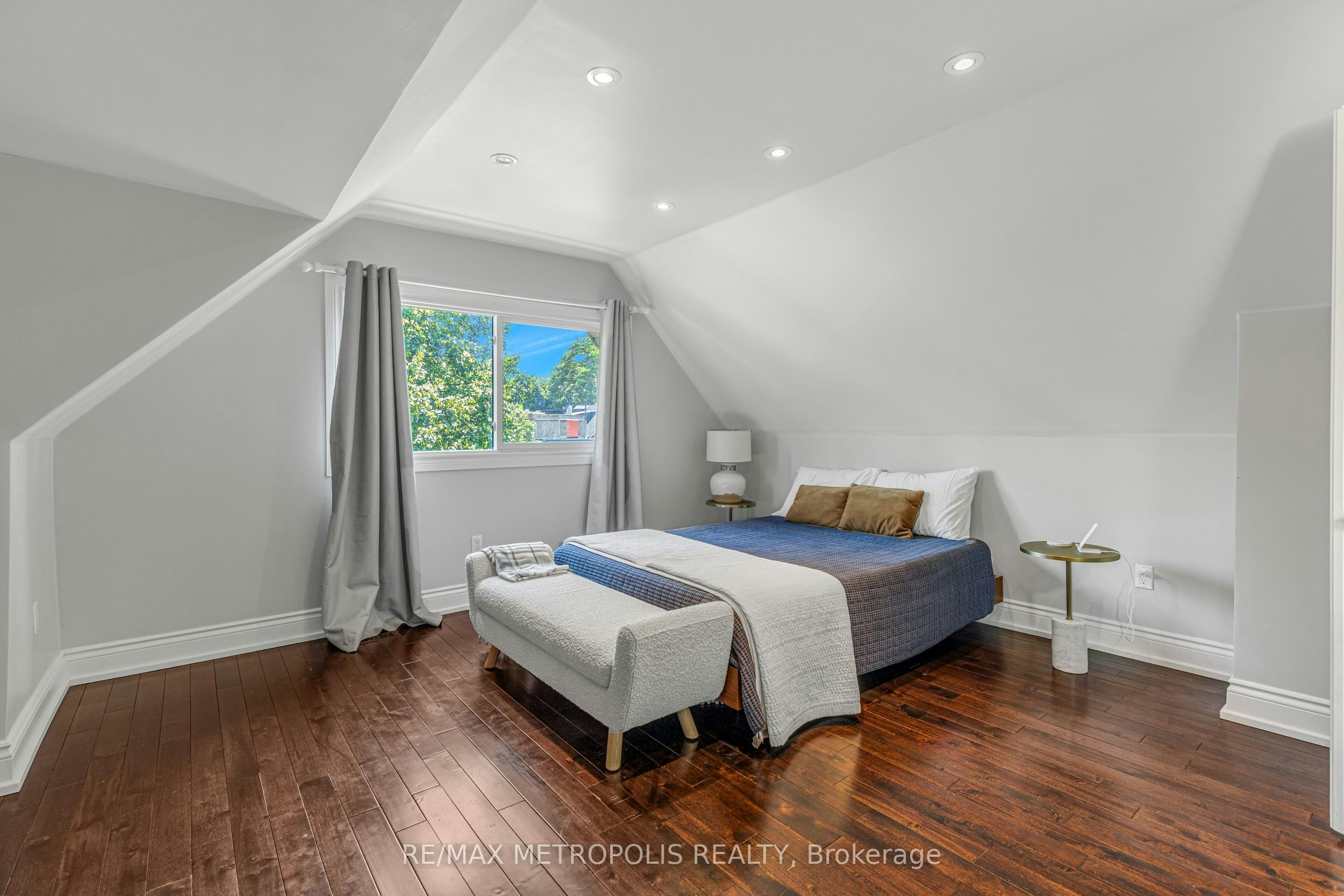 26 Algonquin Avenue, Toronto, ON, M6R 1K7 - 26