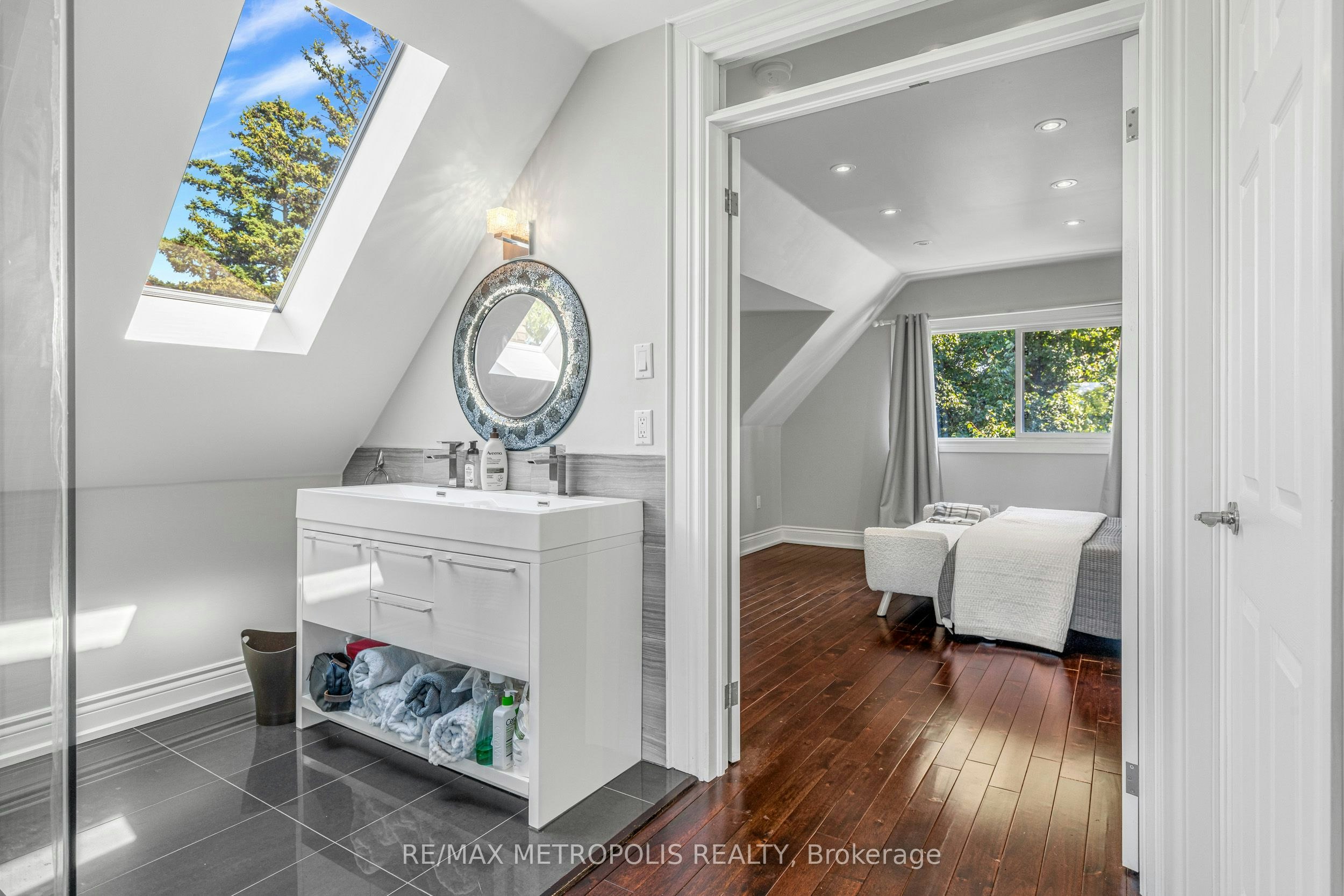 26 Algonquin Avenue, Toronto, ON, M6R 1K7 - 28