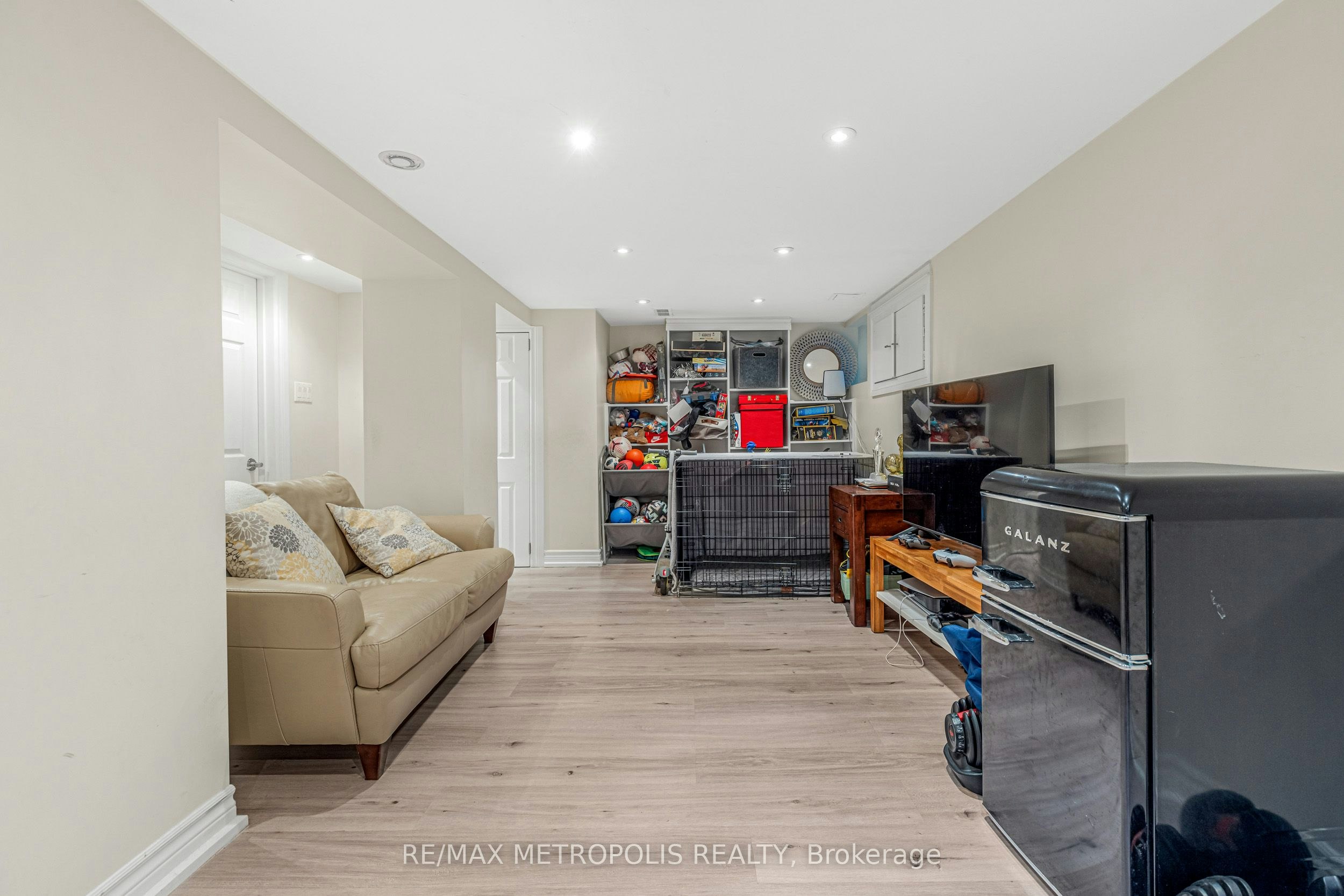 26 Algonquin Avenue, Toronto, ON, M6R 1K7 - 33