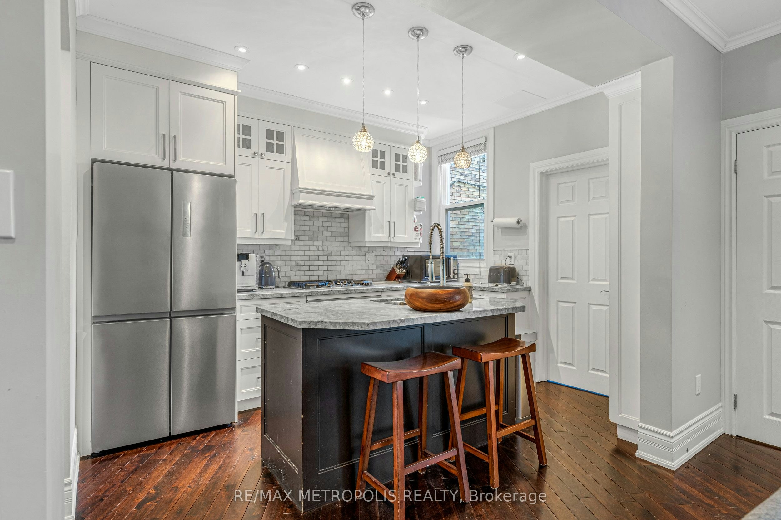 26 Algonquin Avenue, Toronto, ON, M6R 1K7 - 12