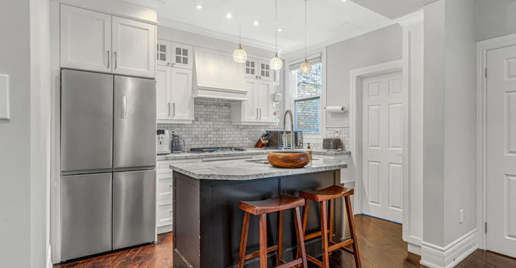 26 Algonquin Avenue, Toronto, ON, M6R 1K7 - 12