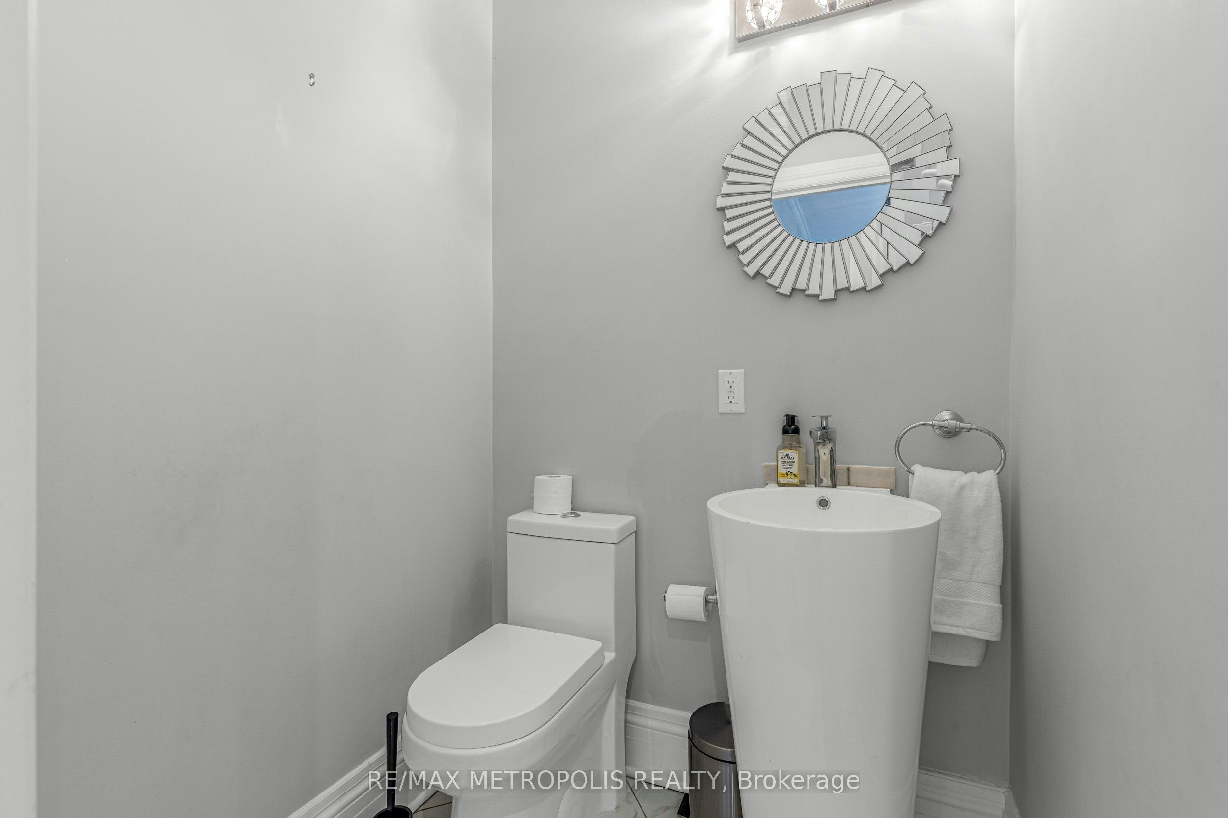26 Algonquin Avenue, Toronto, ON, M6R 1K7 - 14
