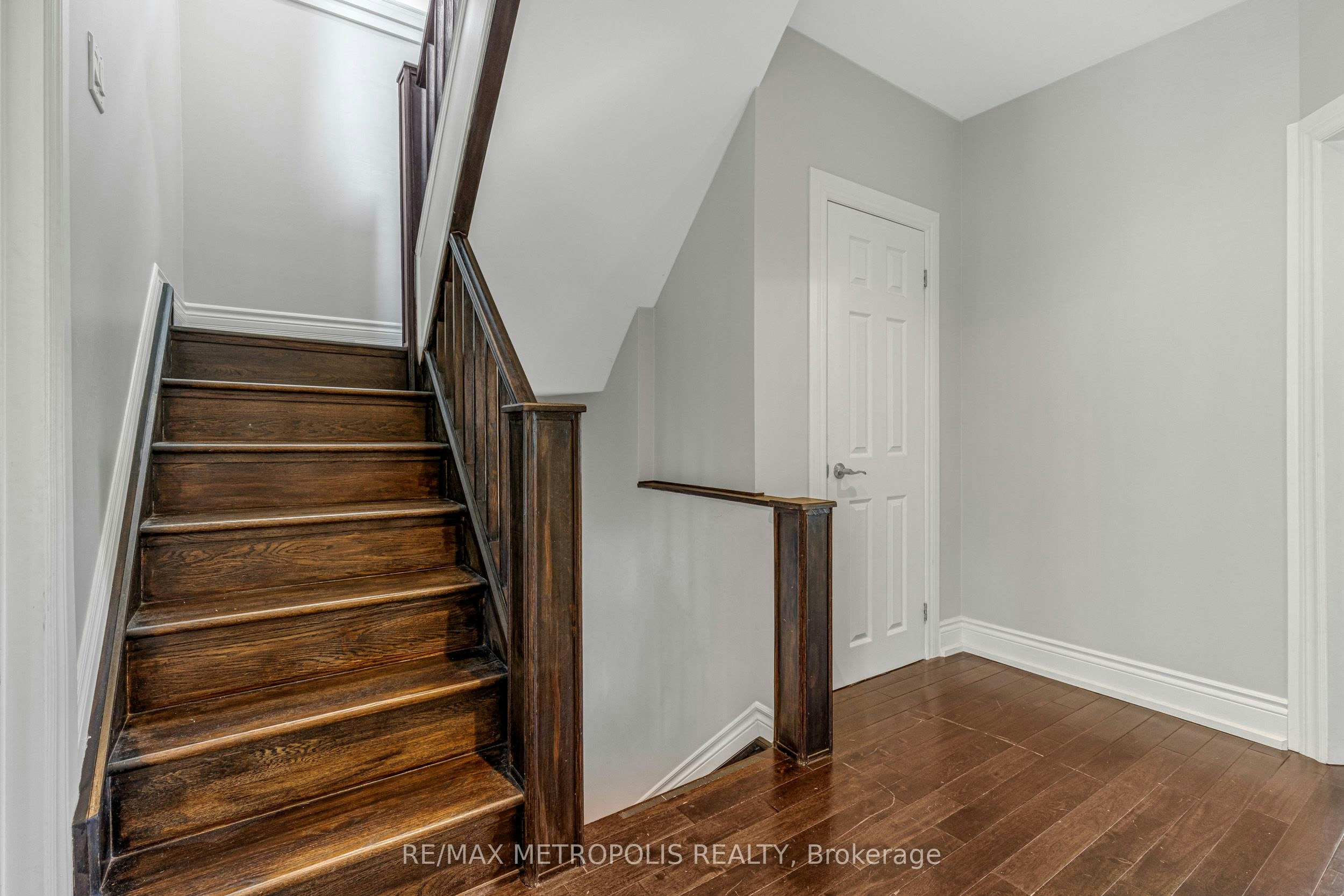 26 Algonquin Avenue, Toronto, ON, M6R 1K7 - 24