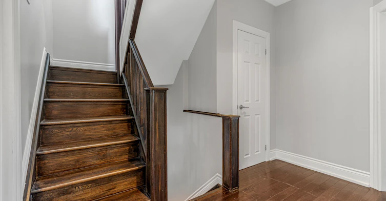 26 Algonquin Avenue, Toronto, ON, M6R 1K7 - 24