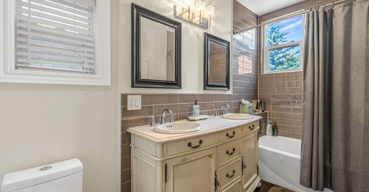 26 Algonquin Avenue, Toronto, ON, M6R 1K7 - 16