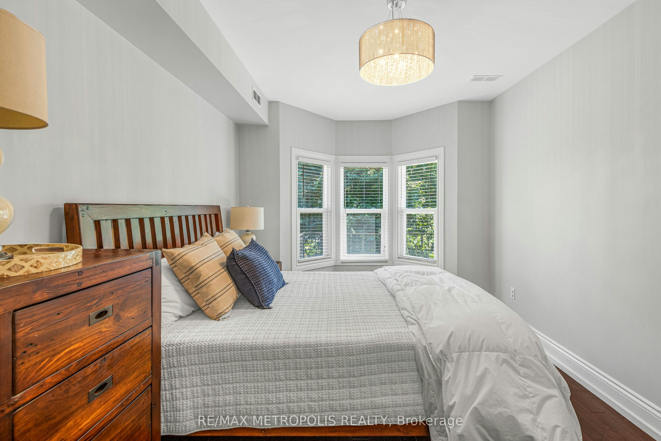 26 Algonquin Avenue, Toronto, ON, M6R 1K7 - 21