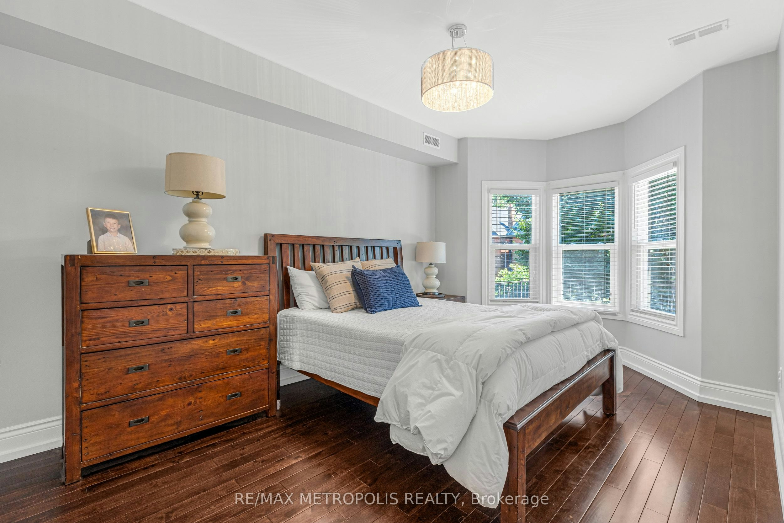 26 Algonquin Avenue, Toronto, ON, M6R 1K7 - 19