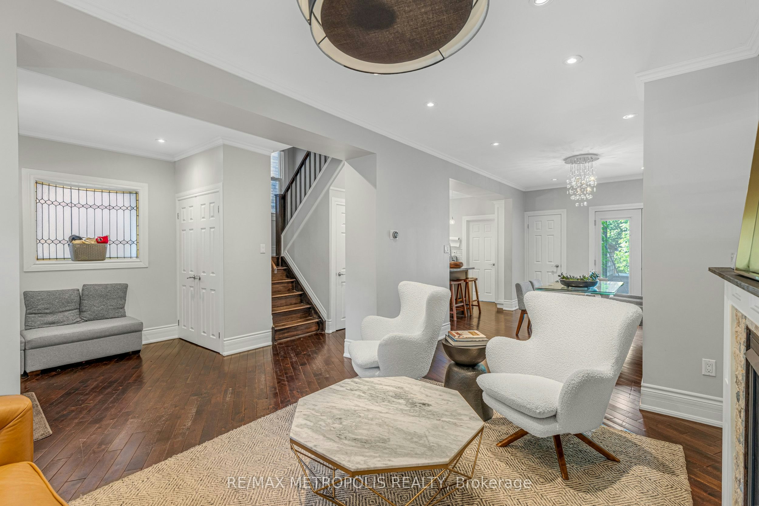 26 Algonquin Avenue, Toronto, ON, M6R 1K7 - 6