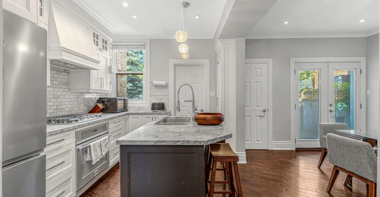26 Algonquin Avenue, Toronto, ON, M6R 1K7 - 13