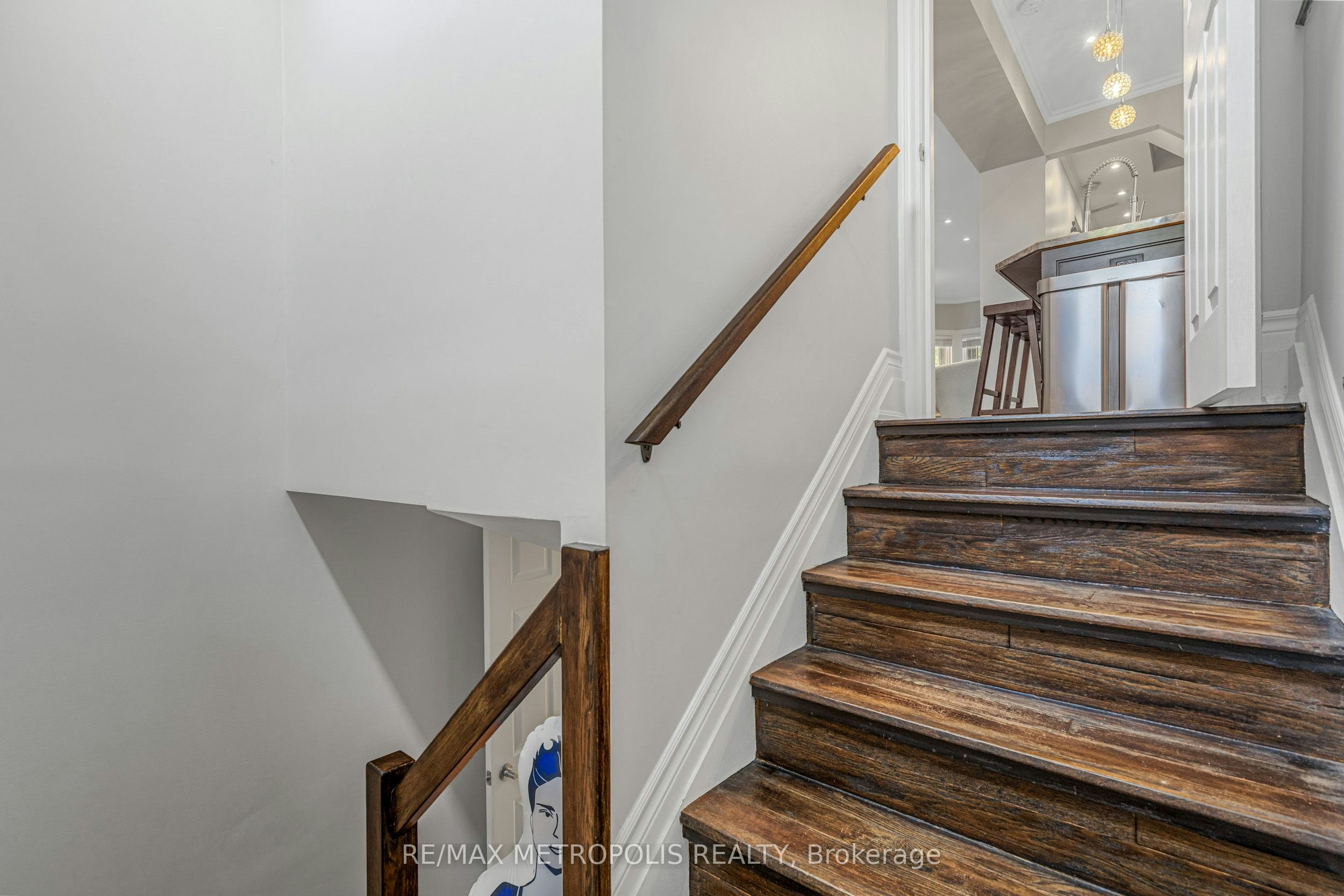 26 Algonquin Avenue, Toronto, ON, M6R 1K7 - 31