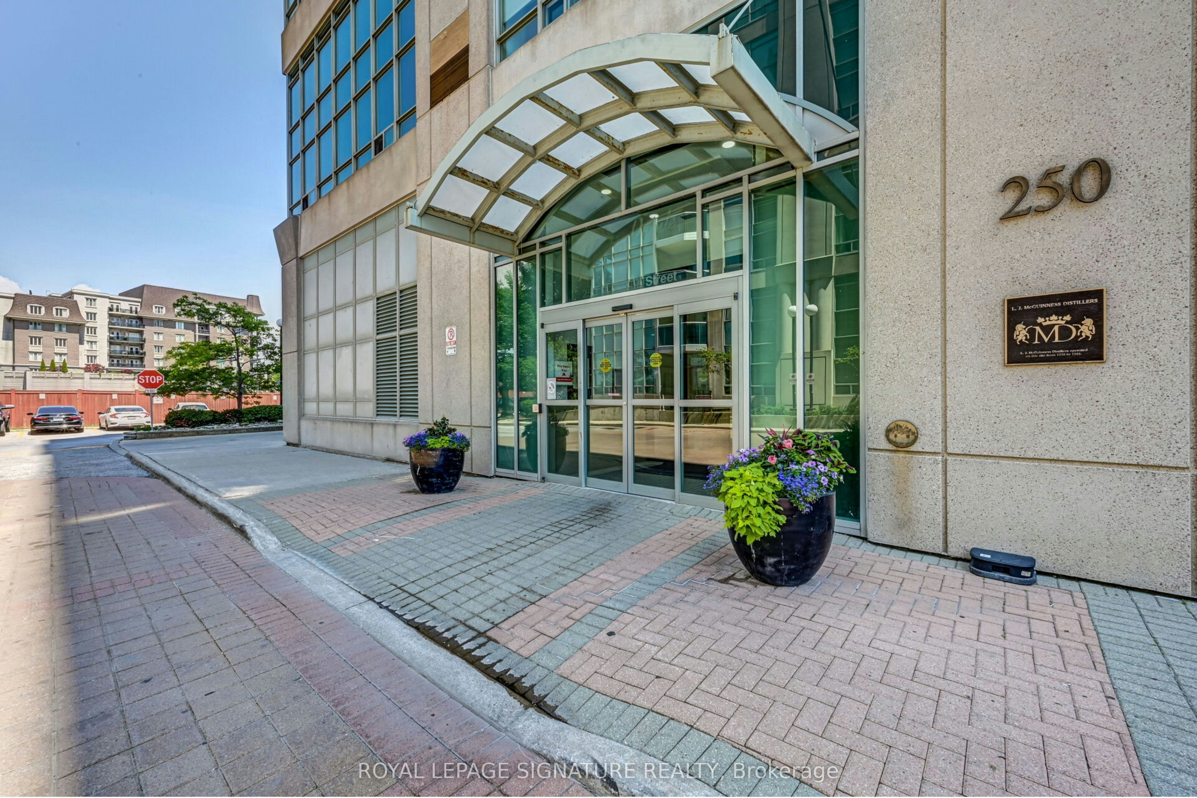 714-250 Manitoba Street, Toronto, ON, M8Y 4G8 - 2