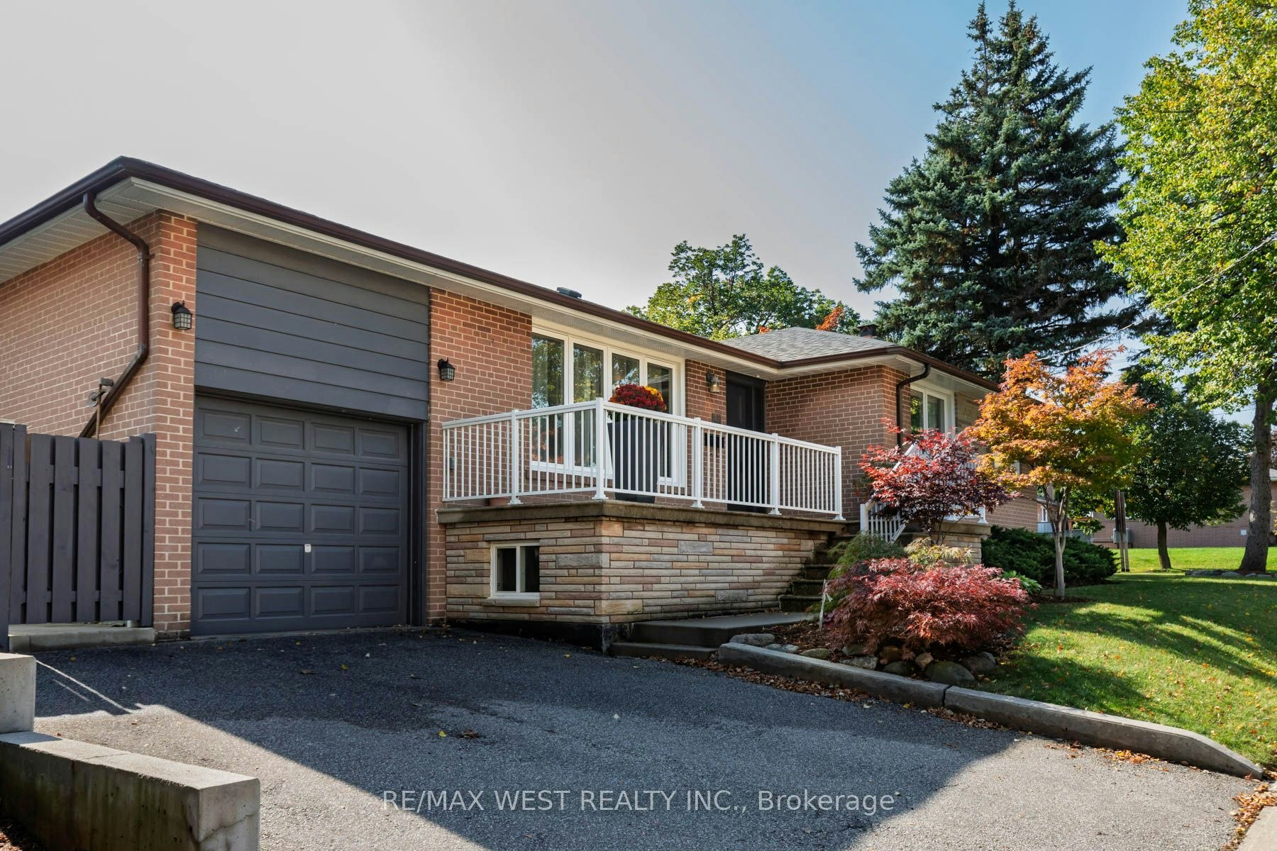 82 Renault Crescent, Toronto, ON, M9P 1J6